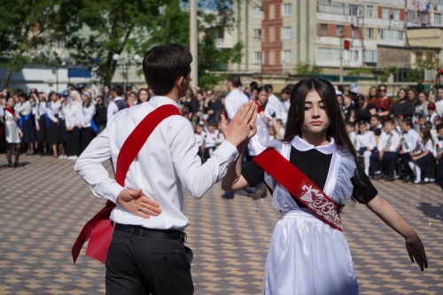 В школах Дербента состоялся традиционный праздник последнего звонка